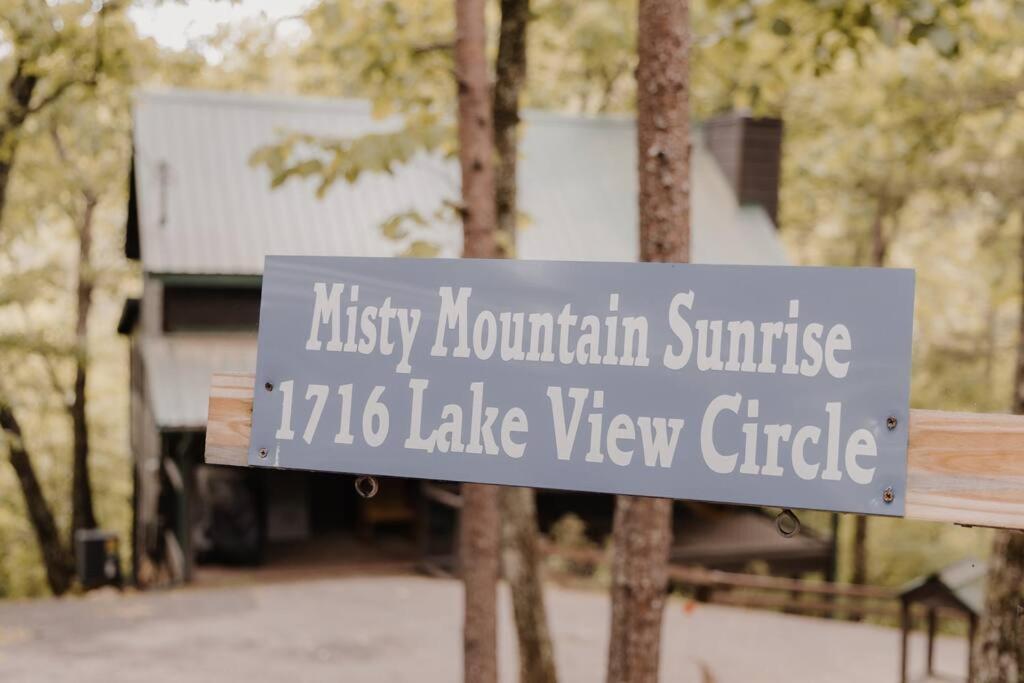הוילה סביירוויל Misty Mountain Sunrise מראה חיצוני תמונה